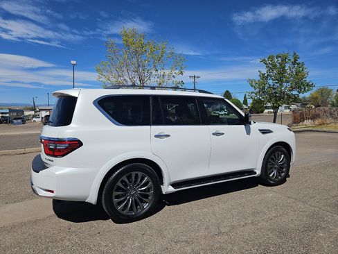 Used 2023 Nissan Armada Platinum w/ Captain's Chairs Package AWD/4WD image 3