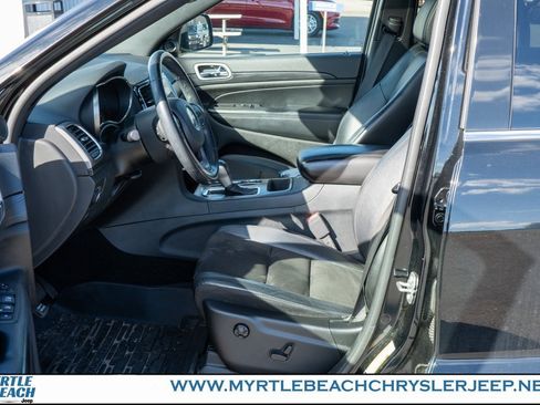 Used 2020 Jeep Grand Cherokee Laredo w/ Laredo X Package image 17