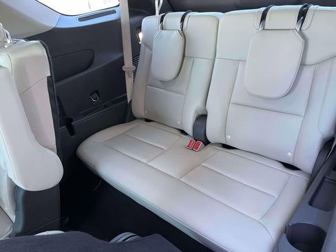 Used 2020 Ford Explorer Platinum w/ Premium Technology Package image 17