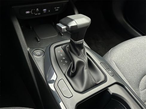Used 2025 Kia K4 EX image 24