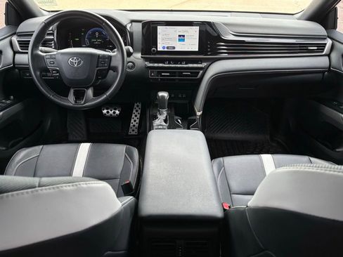 Used 2025 Toyota Camry SE FWD image 8