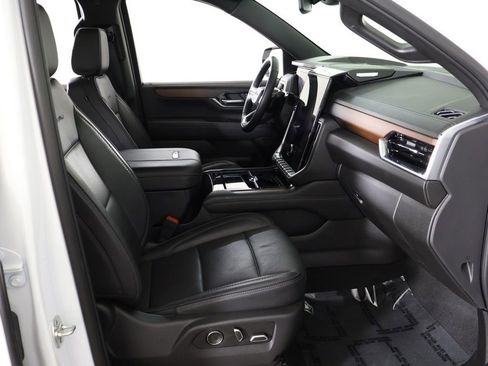 Used 2025 GMC Yukon XL Denali AWD/4WD image 37