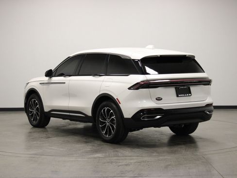Used 2024 Lincoln Nautilus Premier AWD/4WD image 6