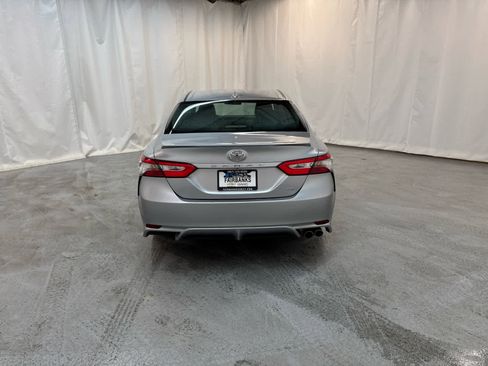 Used 2019 Toyota Camry SE image 4