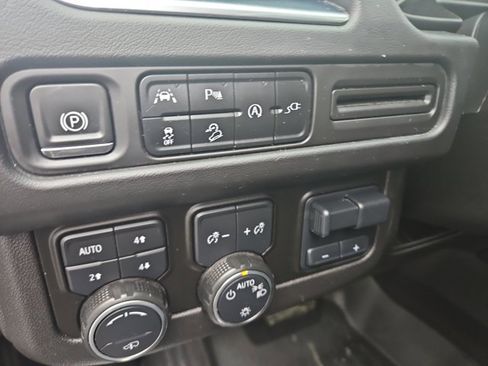 Used 2021 Chevrolet Tahoe Z71 w/ Z71 Off-Road Package image 8