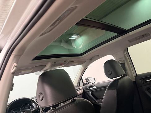 Used 2018 Volkswagen Tiguan SE w/ Panoramic Sunroof Package AWD/4WD image 51