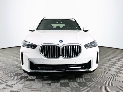 Used 2025 BMW X5 xDrive50e image 3