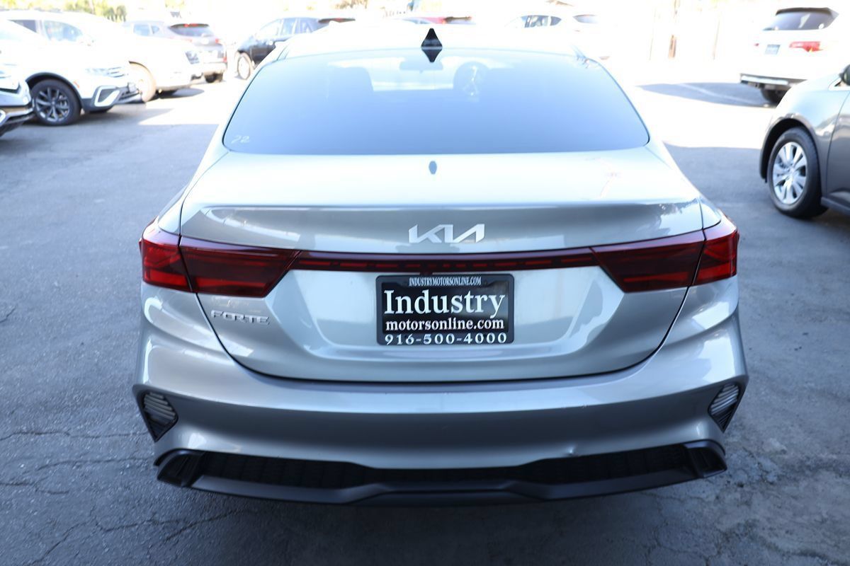Used 2022 Kia Forte LXS FWD image 5