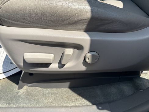 Used 2016 Toyota Sienna XLE FWD image 35