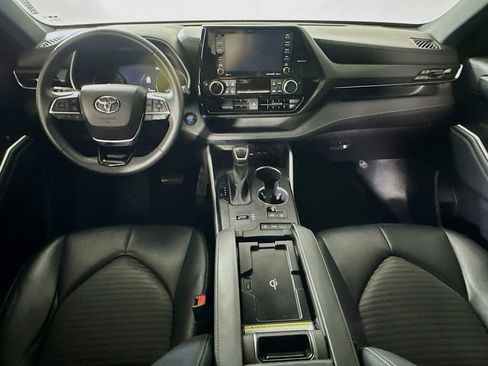 Used 2021 Toyota Highlander XSE FWD image 17