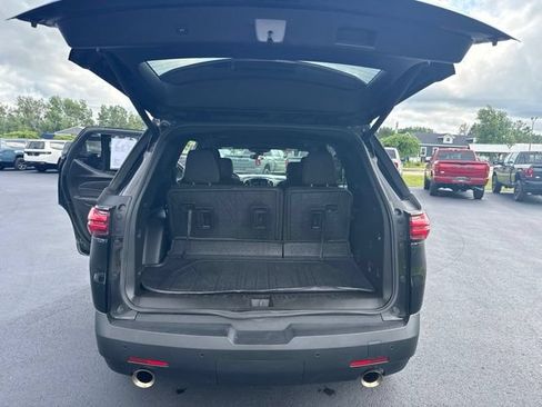 Used 2022 Chevrolet Traverse LT w/ LPO, Floor Liner Package AWD/4WD image 40