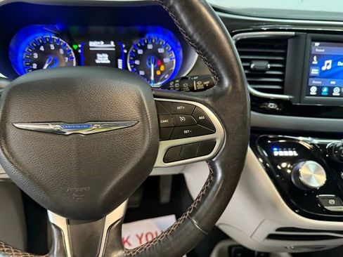 Used 2020 Chrysler Pacifica Touring w/ Cold Weather Group image 24