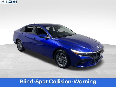 Certified 2025 Hyundai Elantra Blue FWD image 7