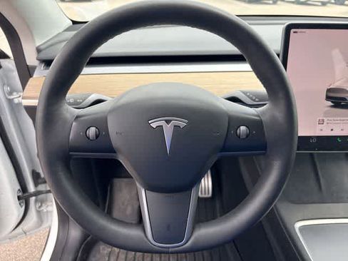 Used 2022 Tesla Model Y Performance image 14