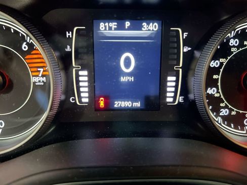 Used 2019 Jeep Cherokee Latitude w/ Popular Appearance Group AWD/4WD image 13