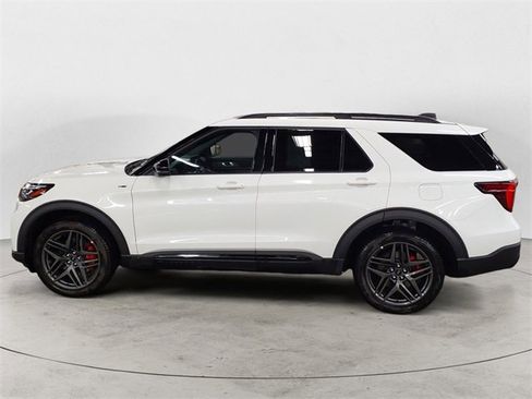 Used 2025 Ford Explorer ST-Line w/ Premium Package image 2