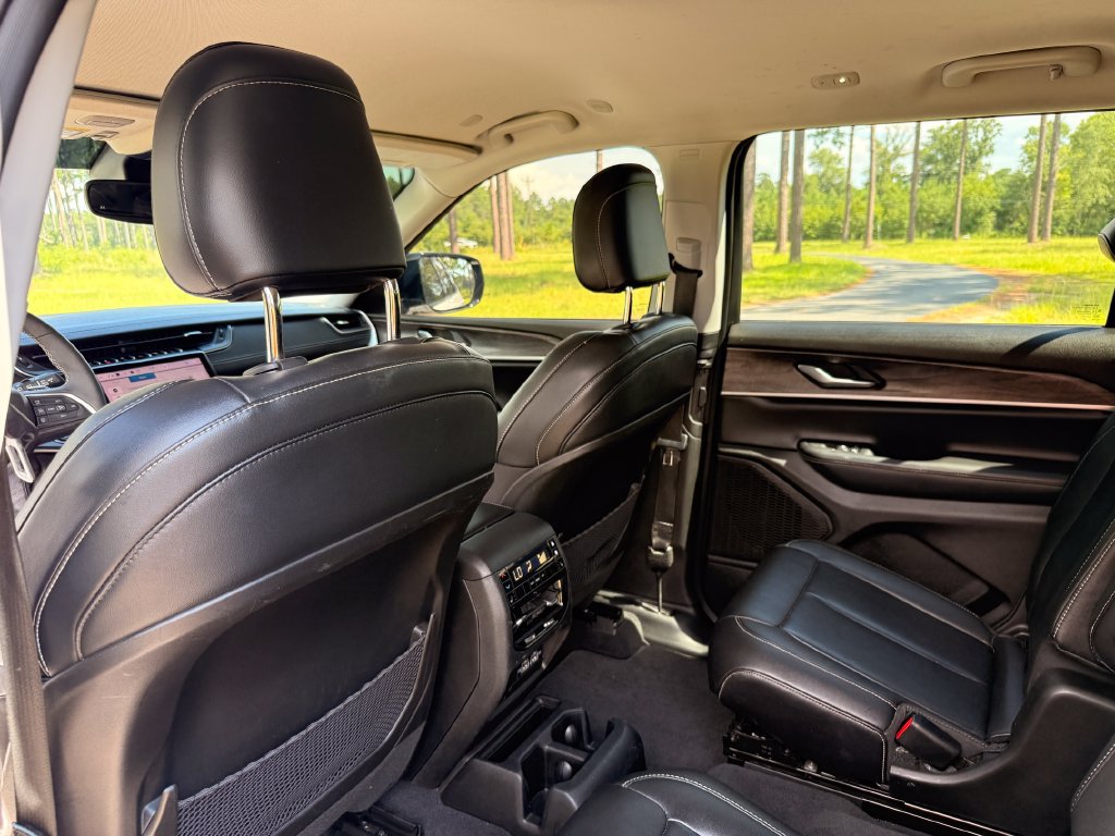 Used 2023 Jeep Grand Cherokee L Limited w/ Black Appearance Package RWD image 27