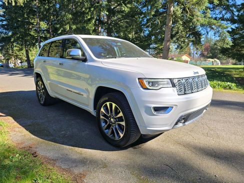 Used 2017 Jeep Grand Cherokee Overland AWD/4WD image 8