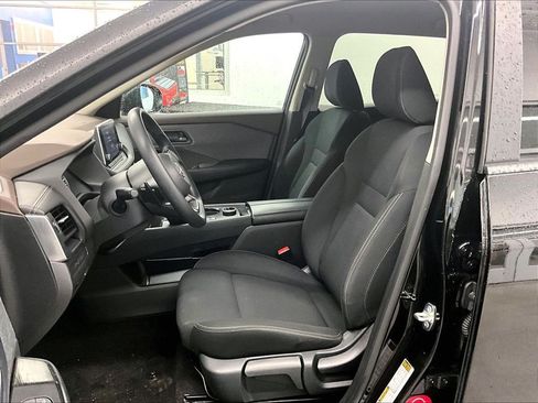 Used 2023 Nissan Rogue S AWD/4WD image 10