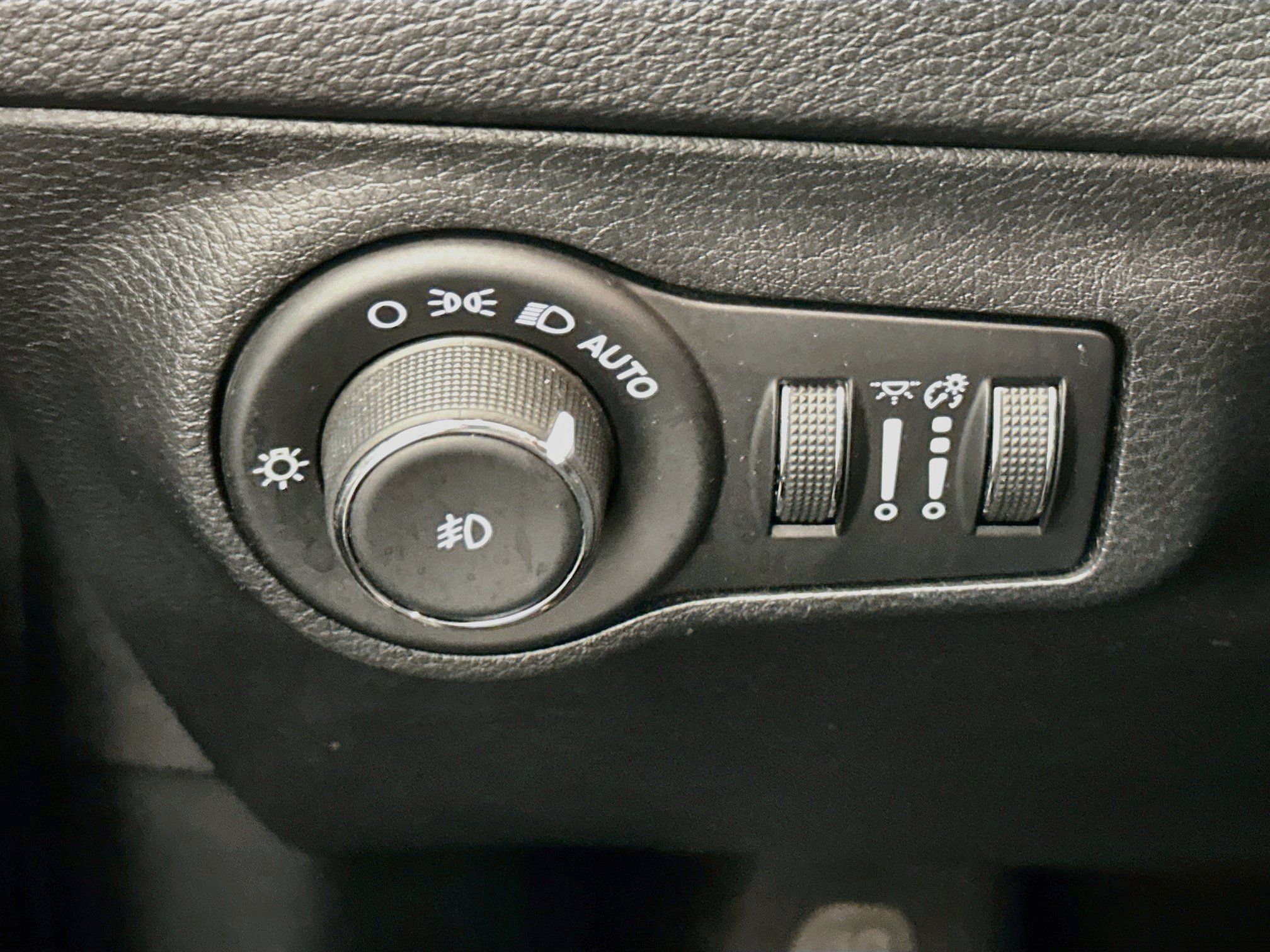 Used 2021 Jeep Compass Limited w/ Sun and Sound Group AWD/4WD image 17