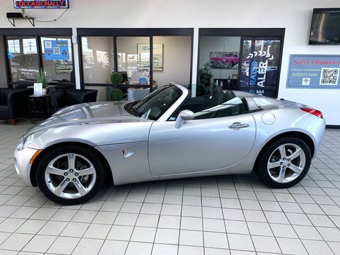 Used 2006 Pontiac Solstice Convertible w/ Premium Package RWD image 3