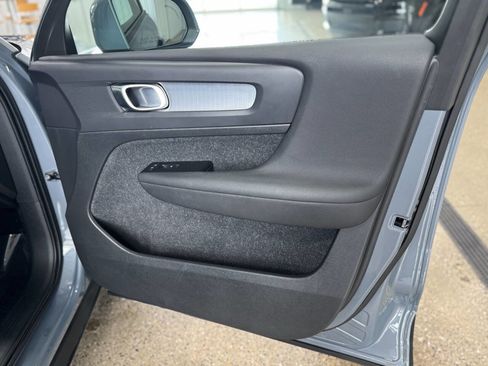 Used 2021 Volvo XC40 T5 Momentum image 10