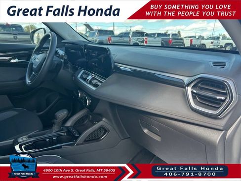 Used 2025 Chevrolet TrailBlazer LT AWD/4WD image 30