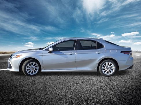 Used 2024 Toyota Camry LE w/ Convenience Package FWD image 12