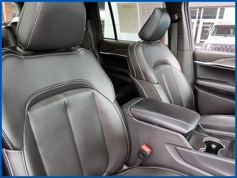 Certified 2024 Jeep Grand Cherokee Limited AWD/4WD image 9