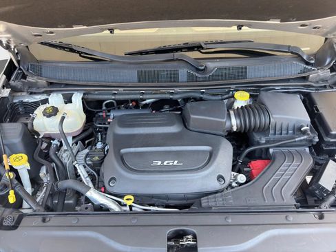 Used 2017 Chrysler Pacifica Limited w/ Advanced Safetytec Group FWD image 21