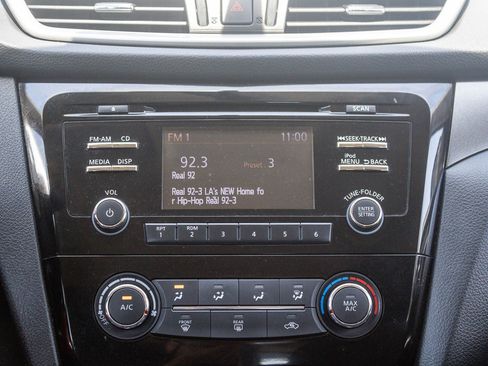 Used 2014 Nissan Rogue S FWD image 16