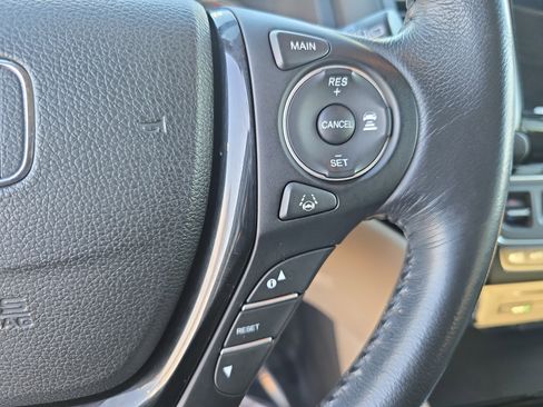 Used 2016 Honda Pilot Touring image 17