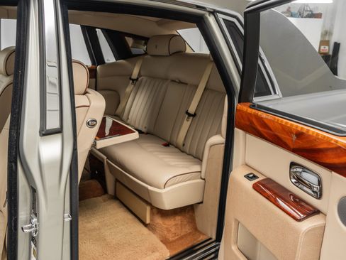 Used 2007 Rolls-Royce Phantom Sedan RWD image 16