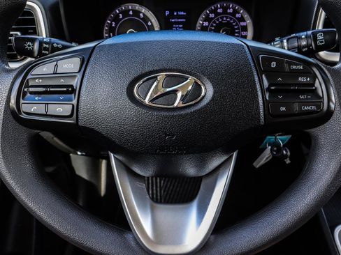 Used 2021 Hyundai Venue SE image 12