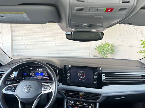 Used 2025 Volkswagen Jetta SE image 33