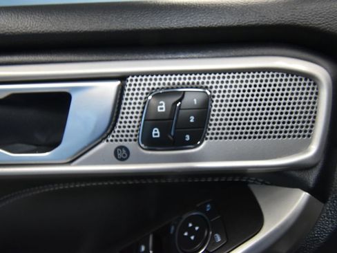 Used 2022 Ford Explorer Limited w/ Equipment Group 301A image 9