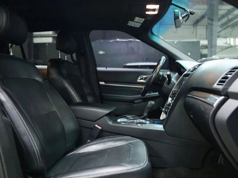 Used 2016 Ford Explorer Limited image 25