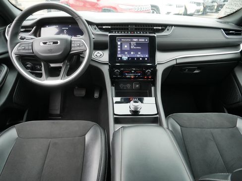 Used 2023 Jeep Grand Cherokee Altitude AWD/4WD image 10