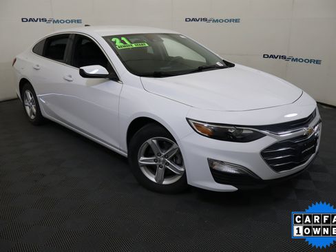Used 2025 Volkswagen Jetta GLI Autobahn FWD image 2