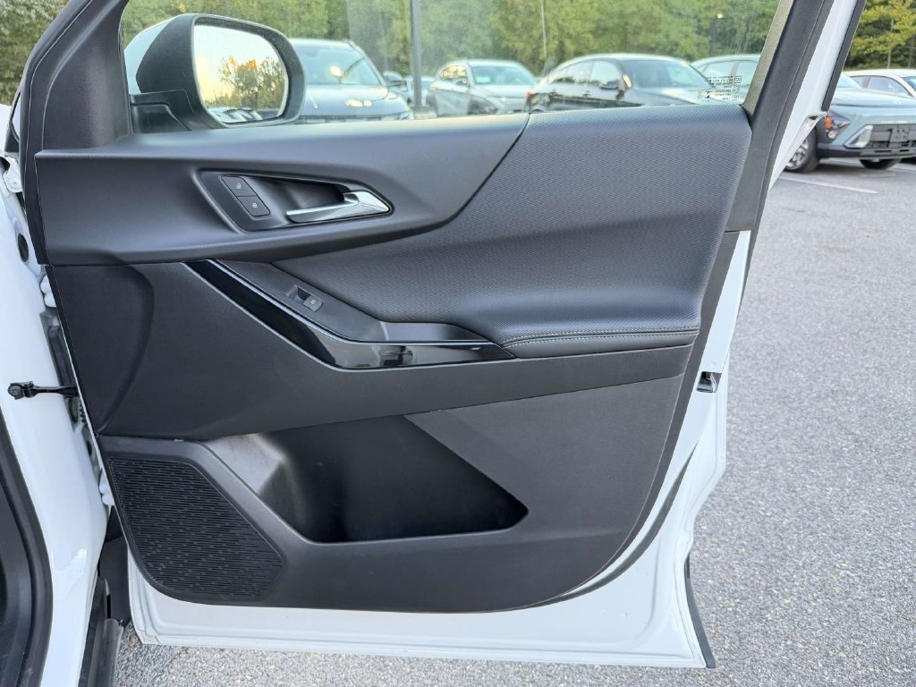 Used 2025 Chevrolet Equinox LT w/ Convenience Package II FWD image 8