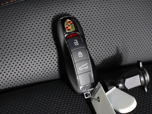 New 2026 Porsche Macan image 23