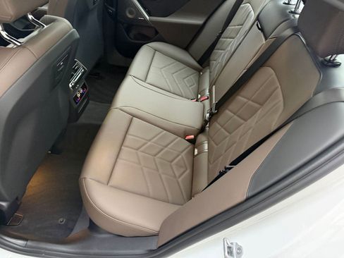 New 2026 BMW 550e xDrive image 13