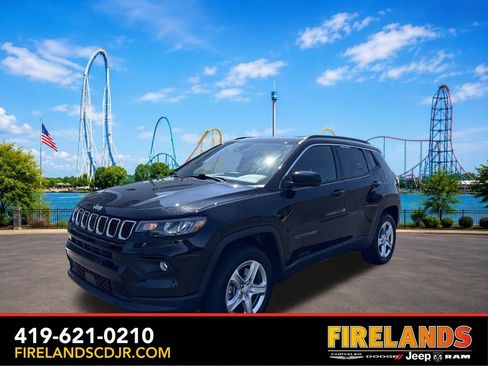 Used 2023 Jeep Compass Latitude w/ Convenience Group AWD/4WD image 1