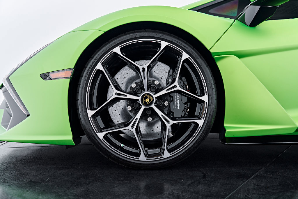 Used 2024 Lamborghini Revuelto AWD/4WD image 3