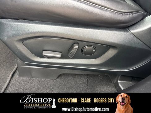 Used 2022 Ford Explorer XLT w/ Equipment Group 202A AWD/4WD image 21