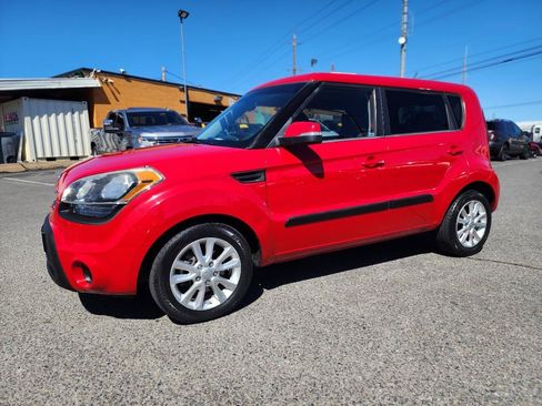 Used 2012 Kia Soul + FWD image 11