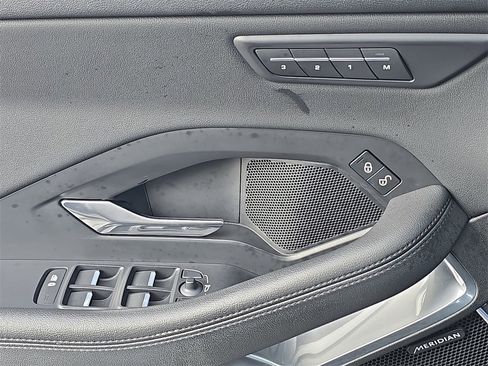 Used 2019 Jaguar E-PACE SE image 31