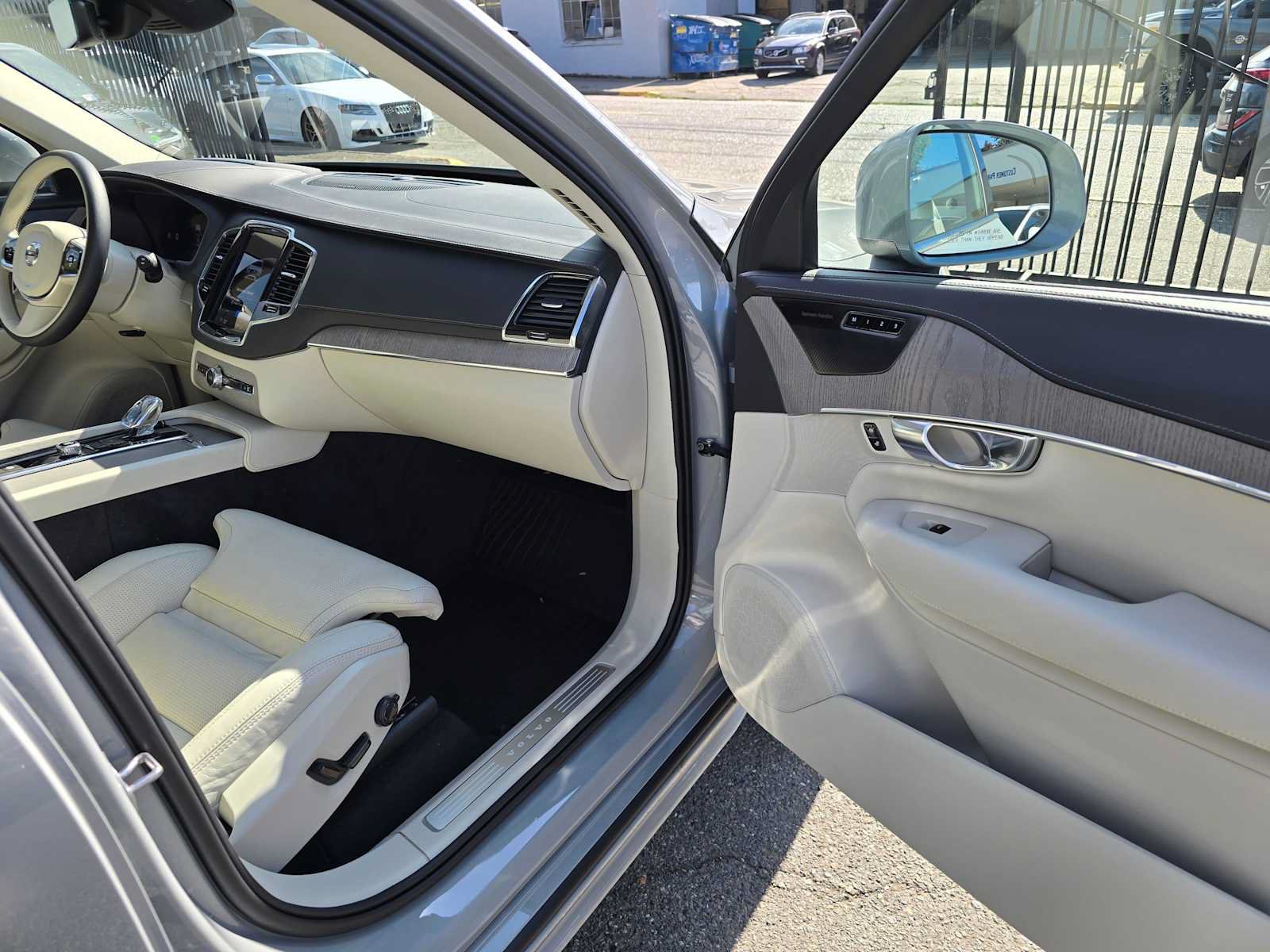 Certified 2025 Volvo XC90 T8 Ultra w/ Protection Package Premier AWD/4WD image 10