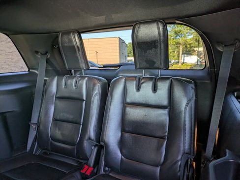 Used 2017 Ford Explorer XLT w/ Equipment Group 202A FWD image 20