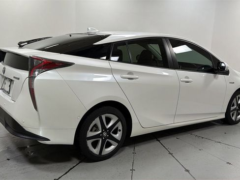 Used 2016 Toyota Prius Four image 5